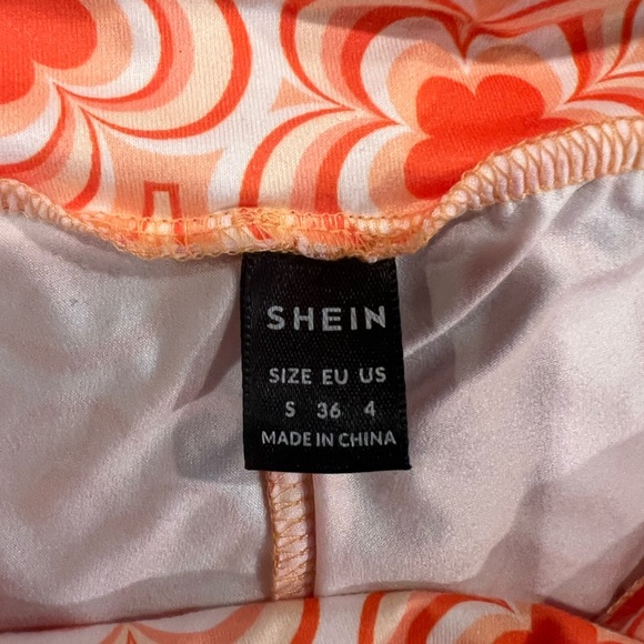 Women’s SHEIN Floral Flare Leg Pants - Picture 4 of 5